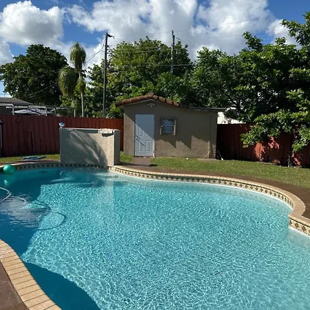 Kay Pool House Hotel